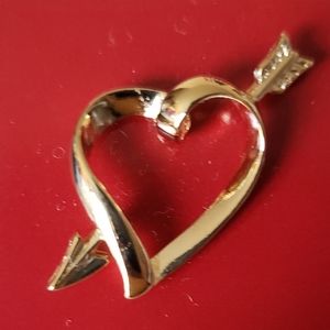1983 Avon Fashion Jewelry LOVE STRUCK Heart Tac Pin Brand New in Box